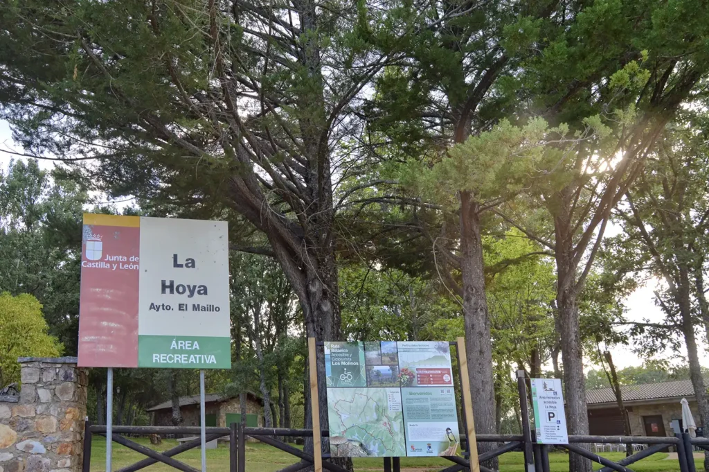 ÁREA RECREATIVA DE LA HOYA (EL MAÍLLO)